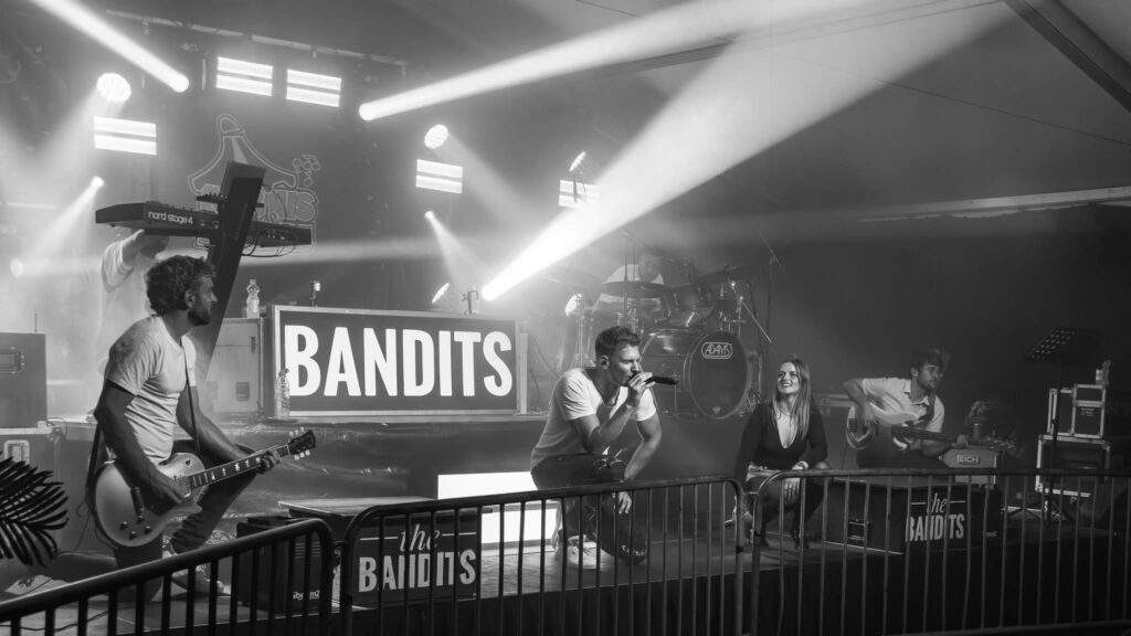 Live muziek door The Bandits op kermissen en dorpsfeesten, met een interactief en herkenbaar repertoire voor jong en oud